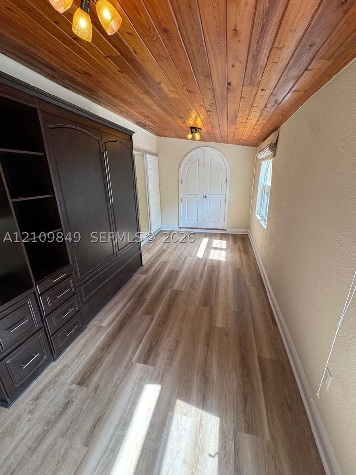 2319 Swanson Ave - Photo 7 of 14