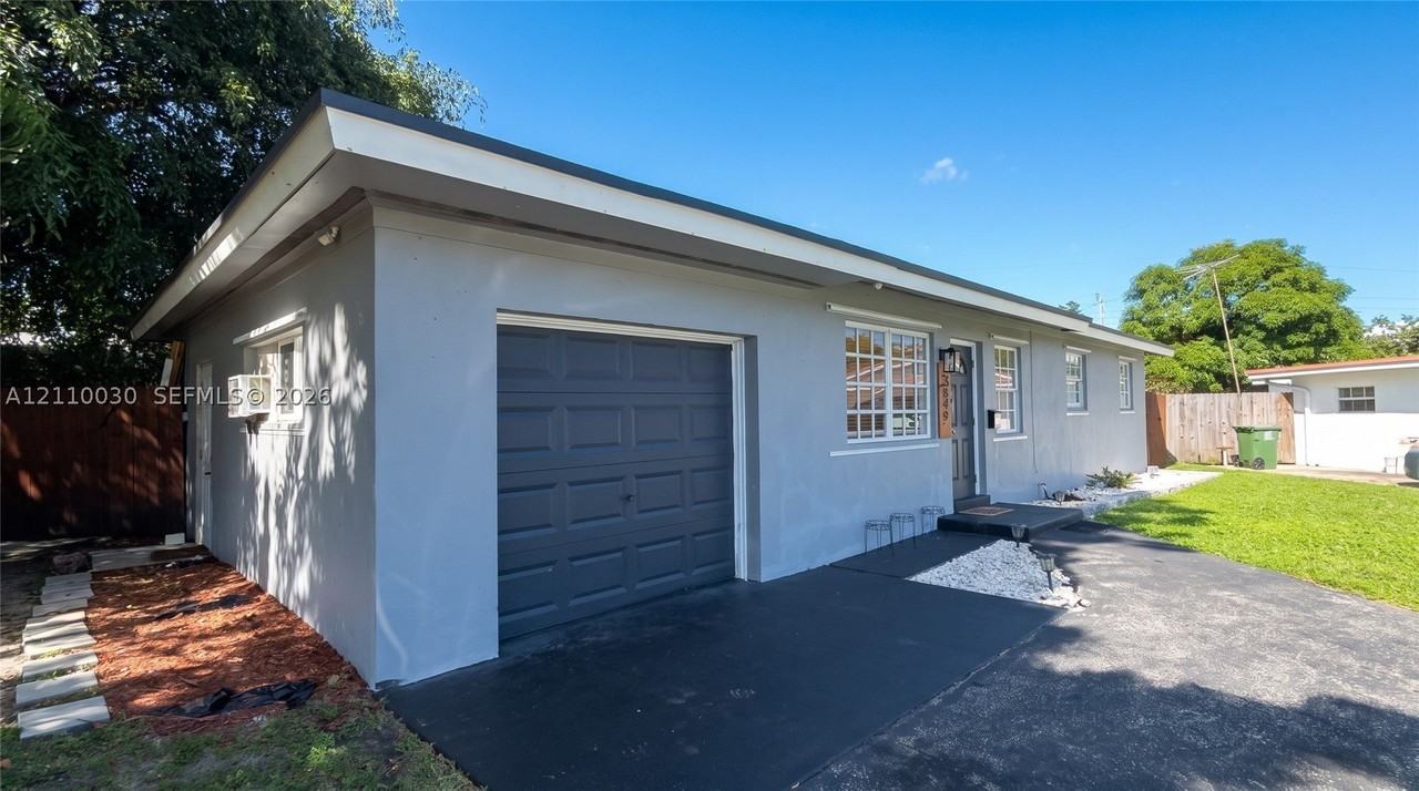 3649 Sw 16th St - Photo 6 of 26
