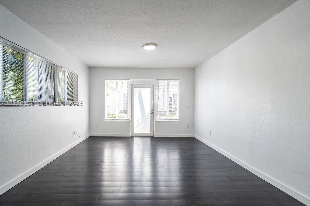 2180 Bay Dr #1B - Photo 6 of 17
