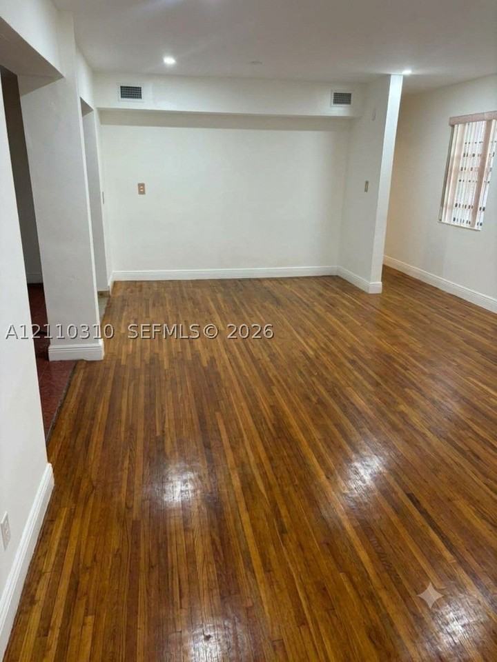 165 Nw 116th St - Photo 4 of 14
