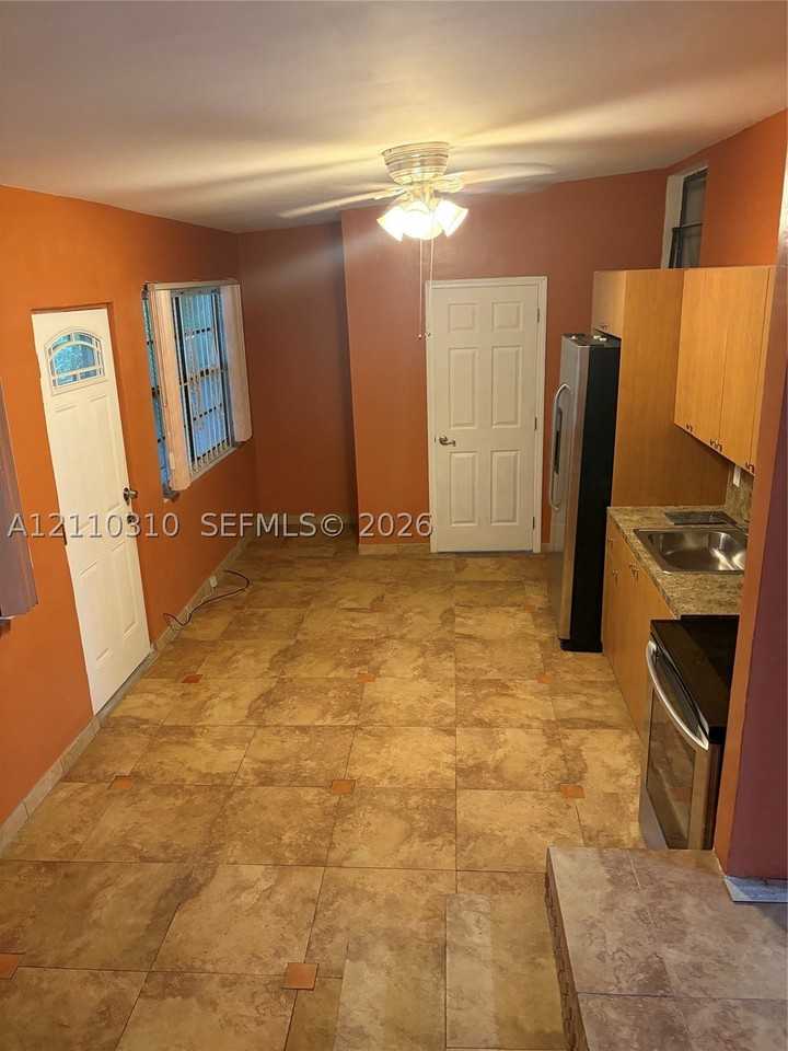 165 Nw 116th St - Photo 6 of 14