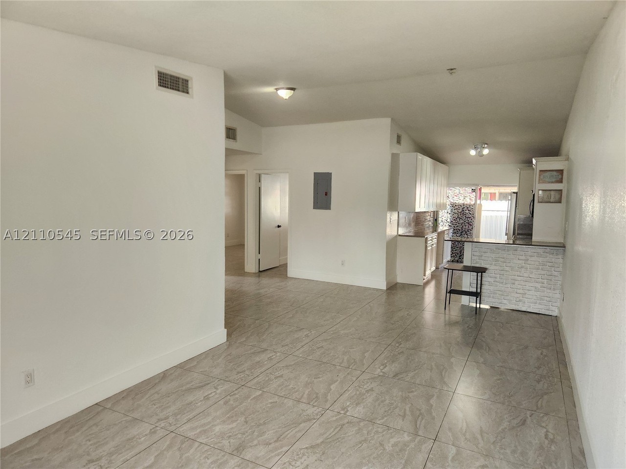 8729 Nw 116th St - Photo 3 of 33