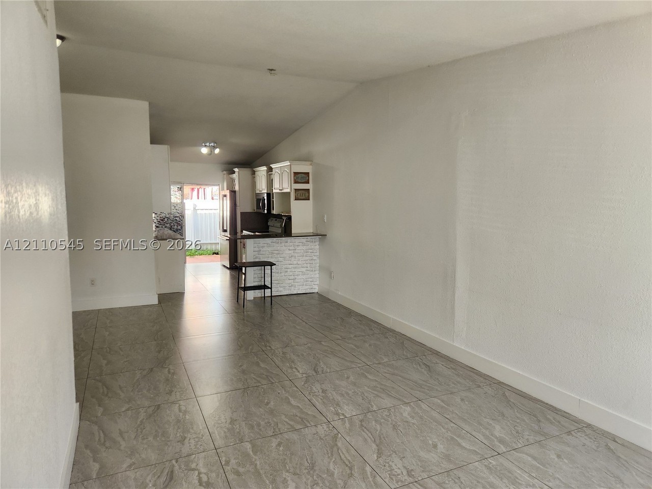 8729 Nw 116th St - Photo 4 of 33