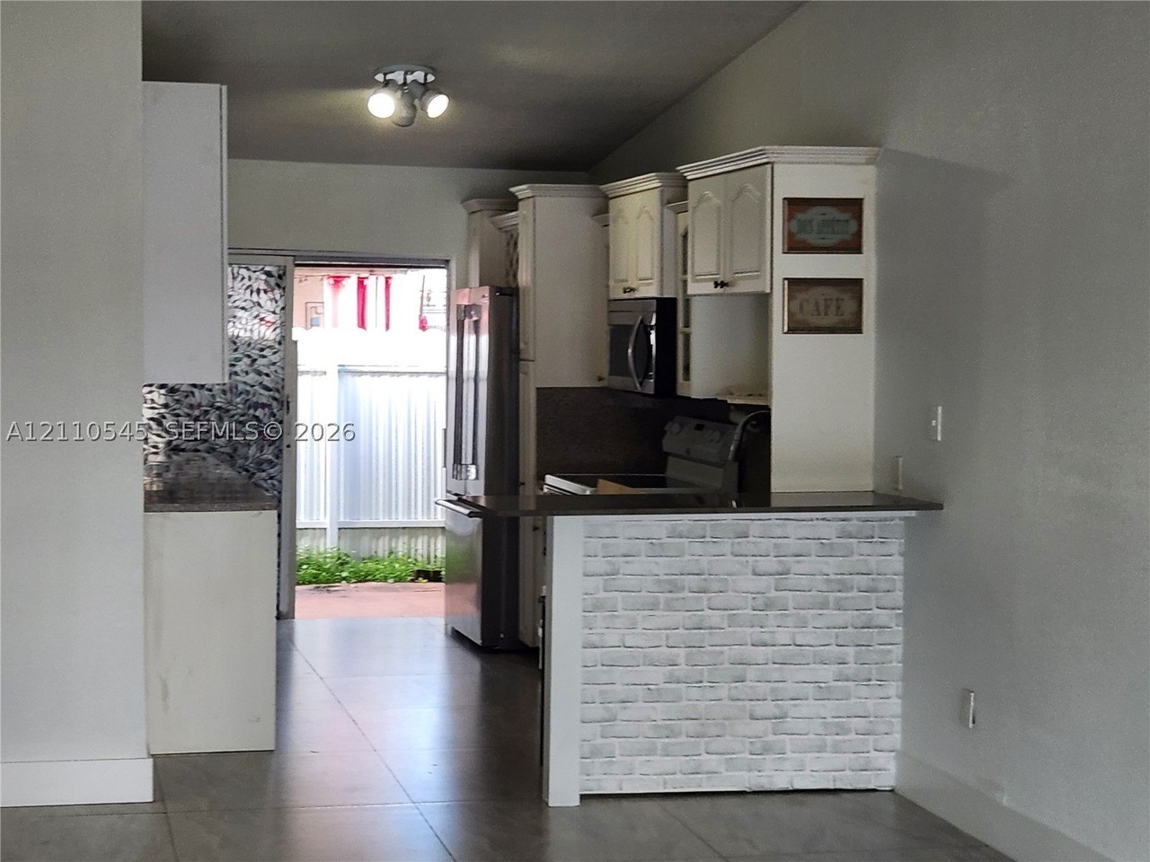 8729 Nw 116th St - Photo 6 of 33