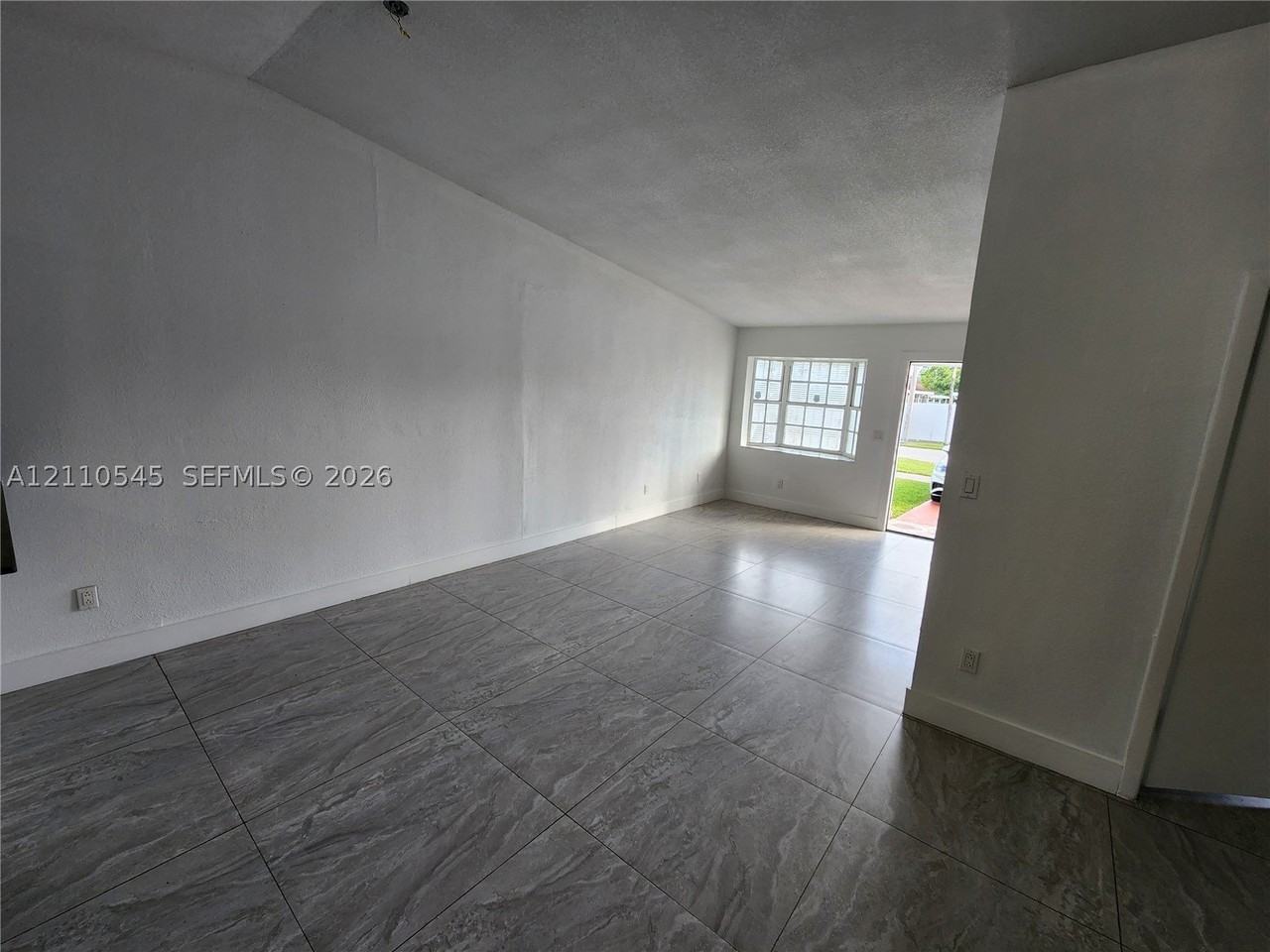 8729 Nw 116th St - Photo 7 of 33