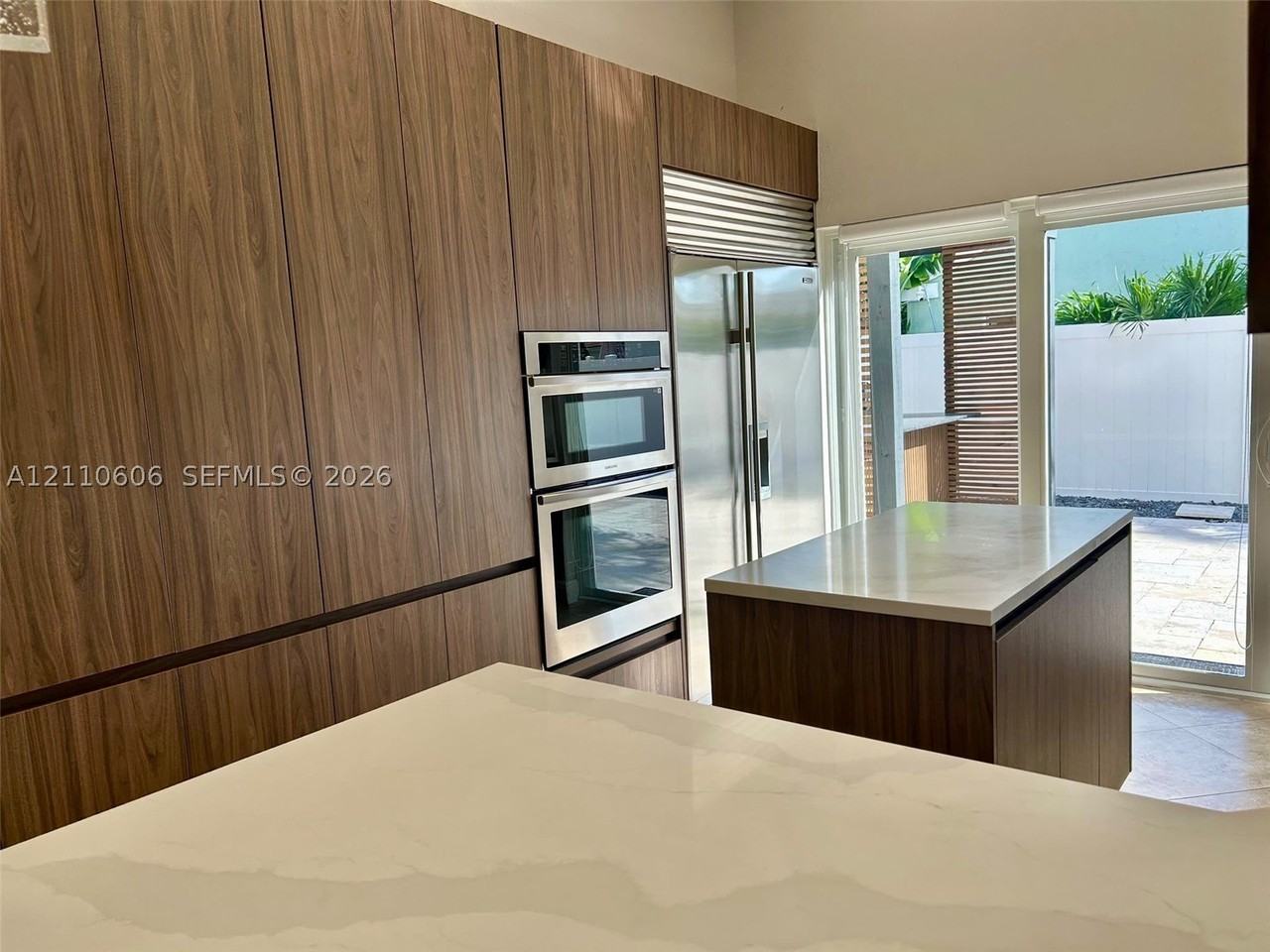 14200 Oak Ridge Dr - Photo 4 of 43