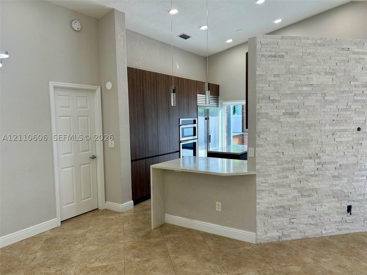 14200 Oak Ridge Dr - Photo 7 of 43