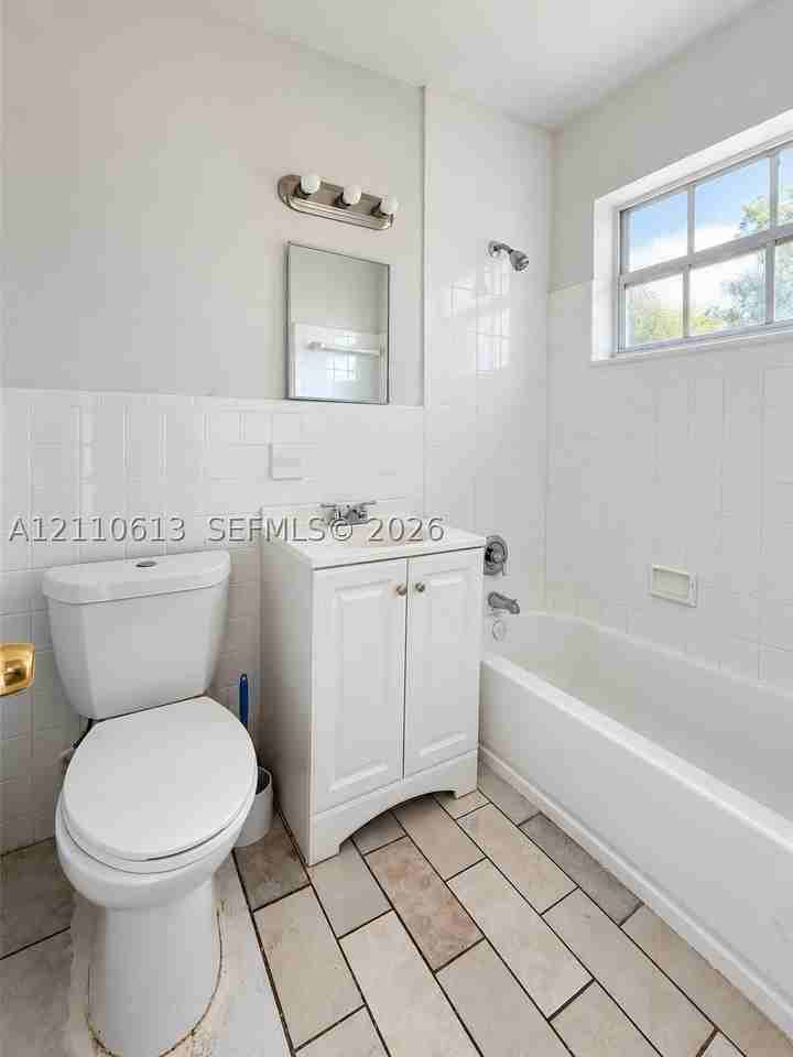 190 Nw 9th St #0 - Photo 6 of 7