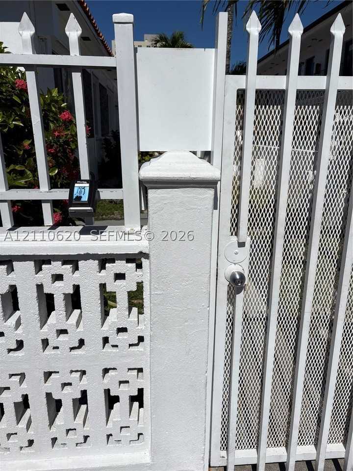 1035 Sw 3rd St #3 - Photo 2 of 12
