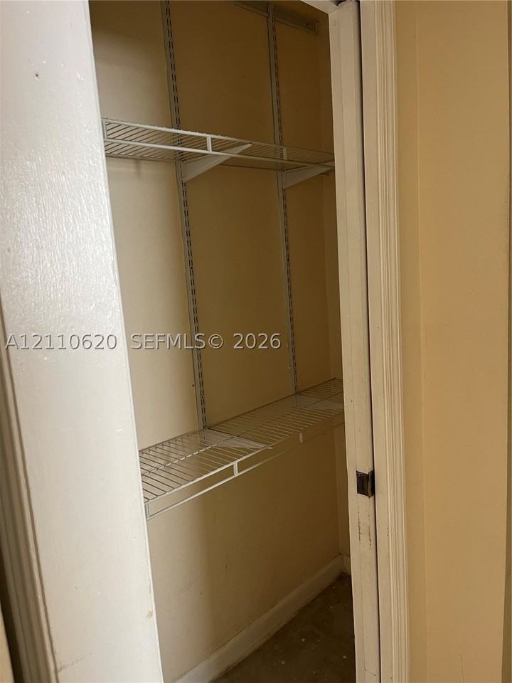 1035 Sw 3rd St #3 - Photo 7 of 12