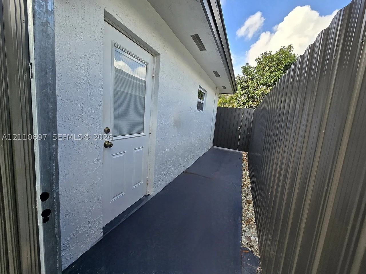 18132 Sw 113th Ave - Photo 2 of 7