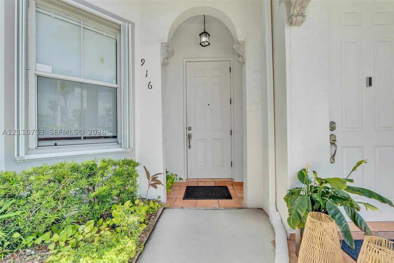 5570 Nw 107th Ave #916 - Photo 2 of 50