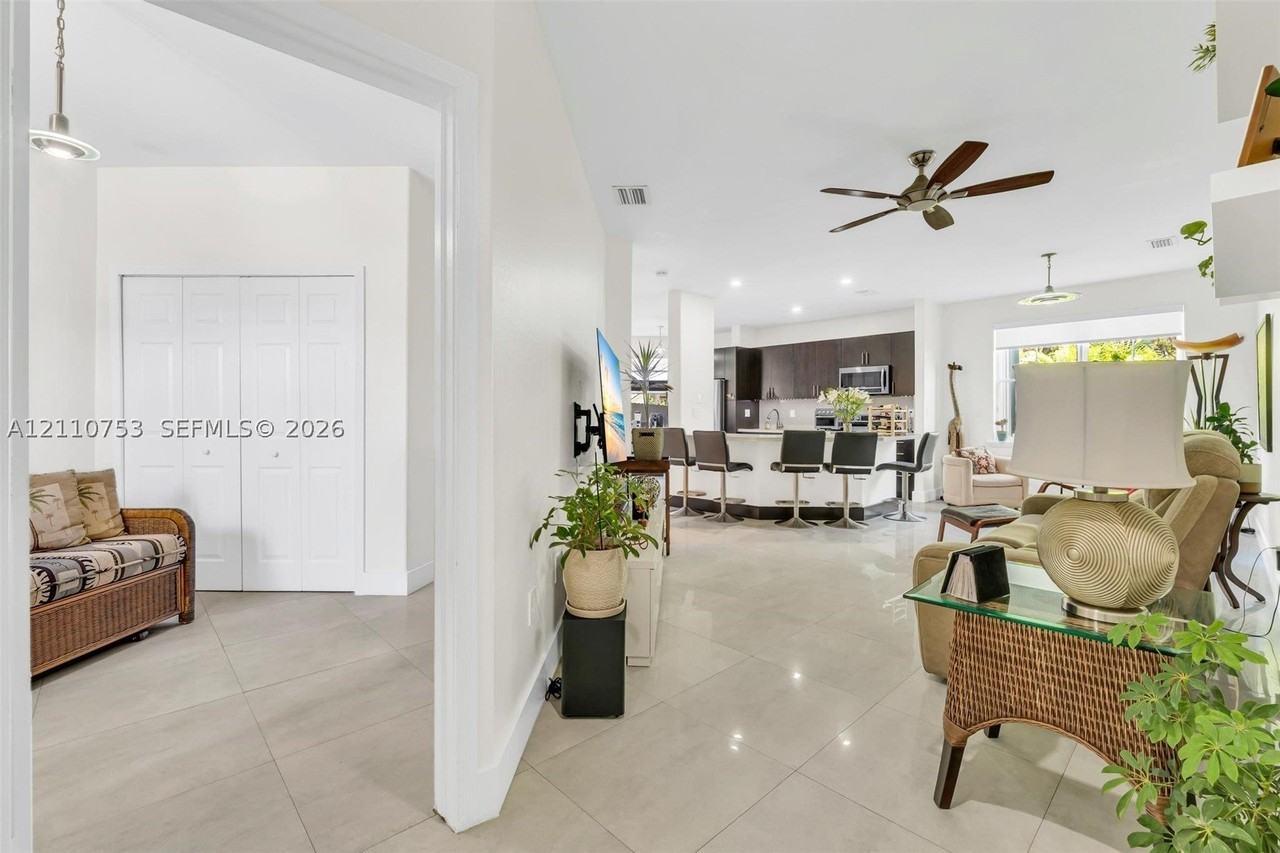 5570 Nw 107th Ave #916 - Photo 3 of 50