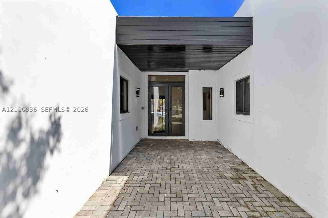 4484 Sw 26th Ave #0 - Photo 2 of 18