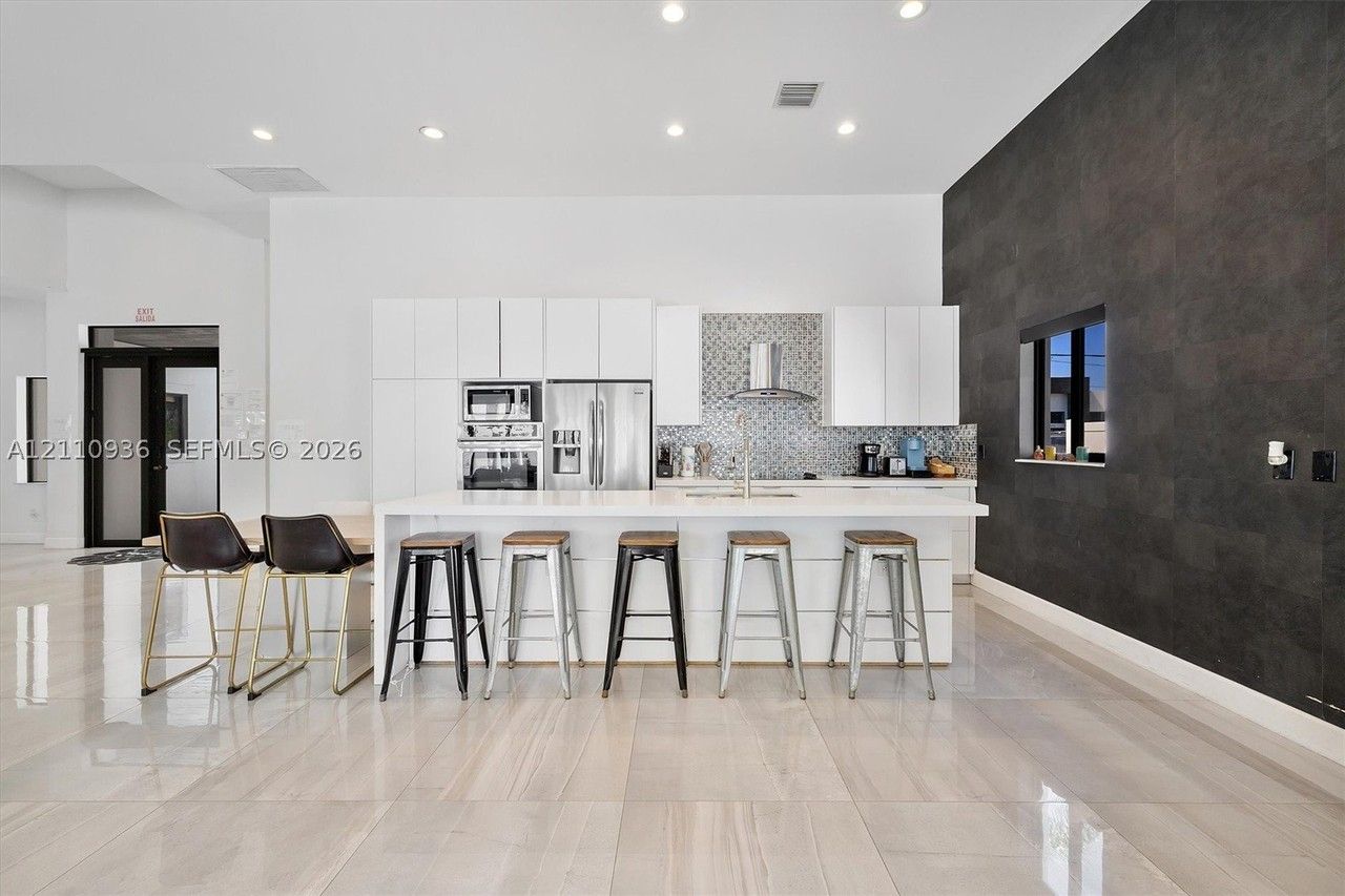 4484 Sw 26th Ave #0 - Photo 5 of 18
