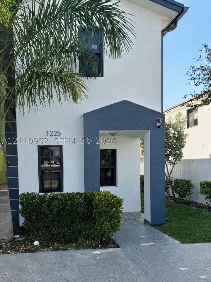 1225 Nw 9th Ave #0 - Photo 3 of 15