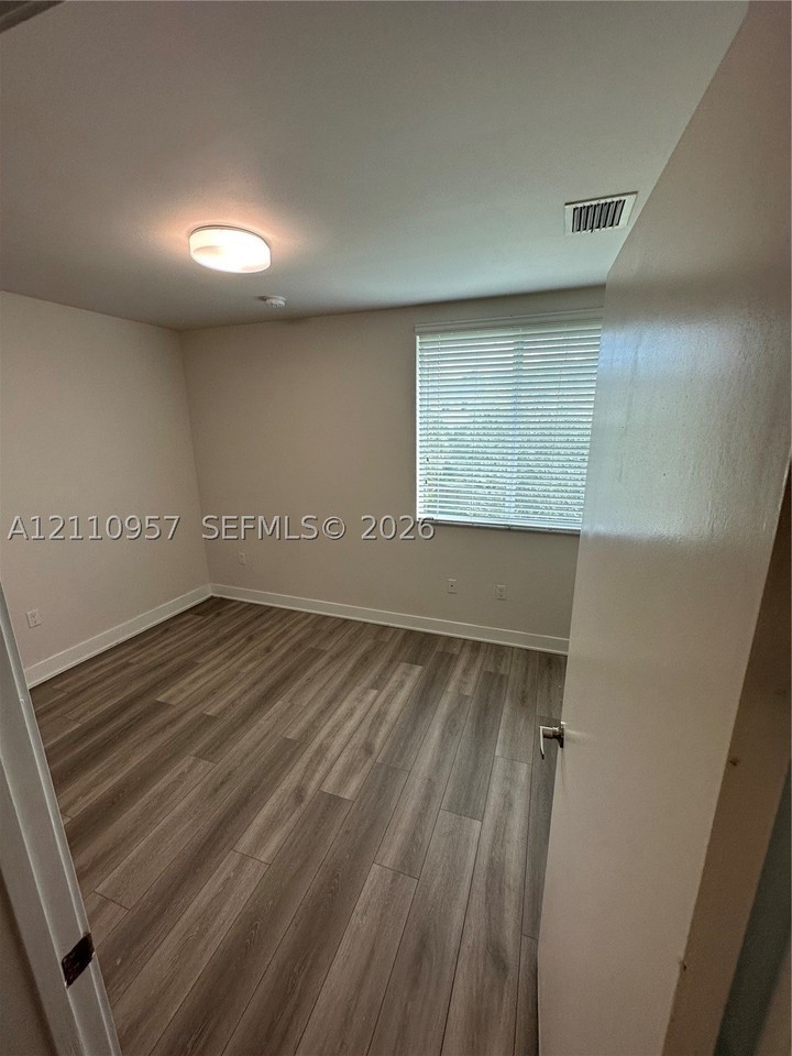 12115 Ne 5th Ave #12115 - Photo 6 of 17