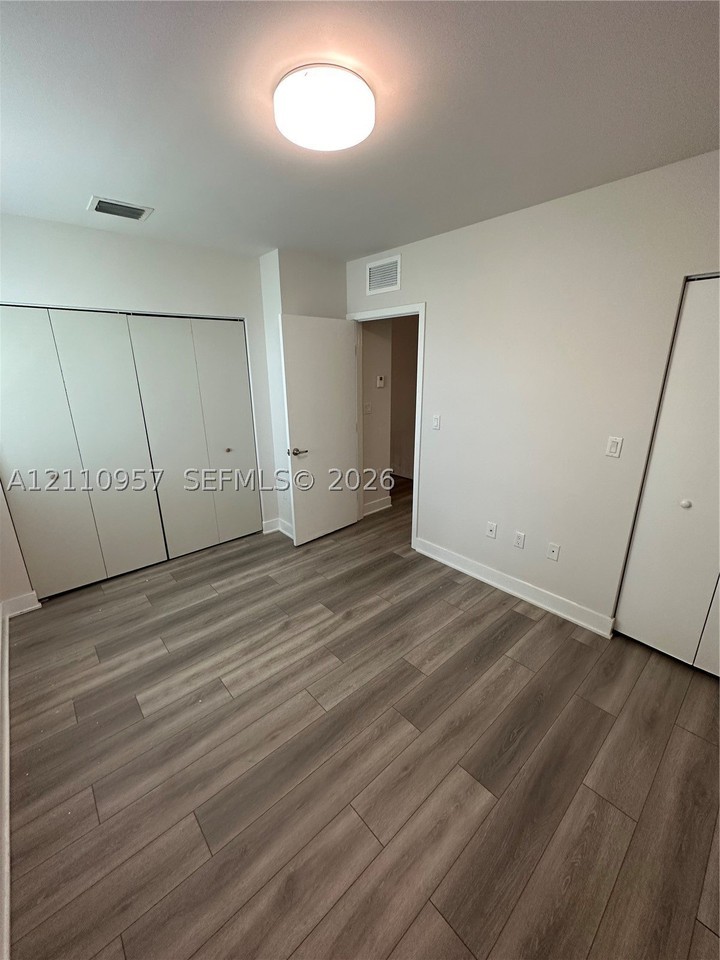 12115 Ne 5th Ave #12115 - Photo 7 of 17