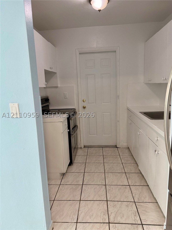 1345 Nw 28th St #1 - Photo 3 of 10