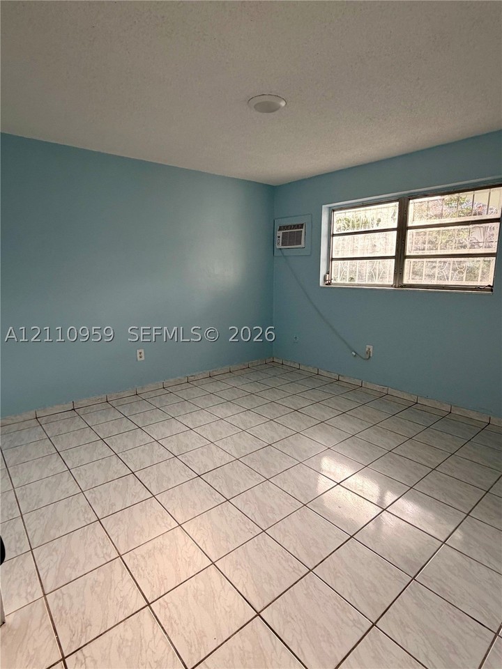 1345 Nw 28th St #1 - Photo 5 of 10