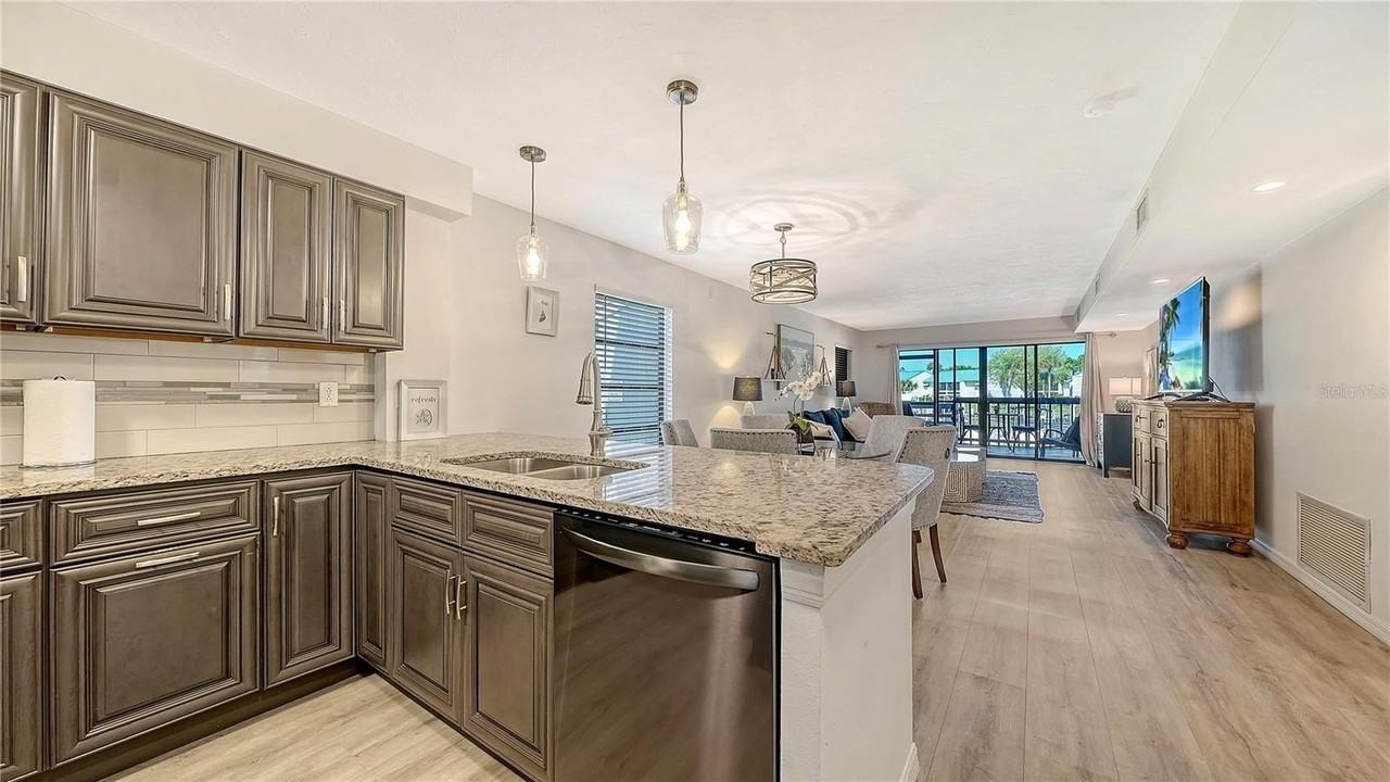 1249 Dockside Pl #110 - Photo 5 of 21