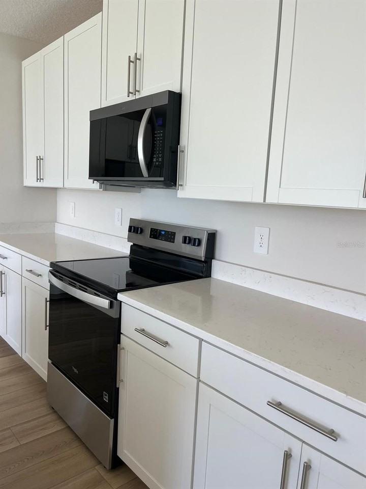 2070 Rosewood Dr - Photo 5 of 21