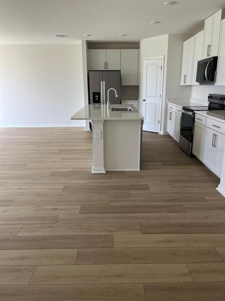 2070 Rosewood Dr - Photo 7 of 21