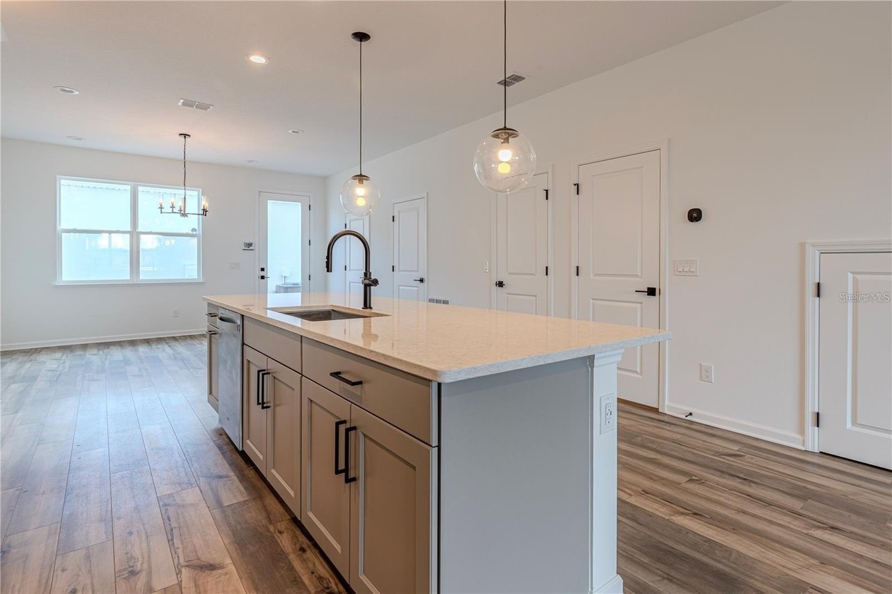 13885 Easdale Aly - Photo 5 of 50