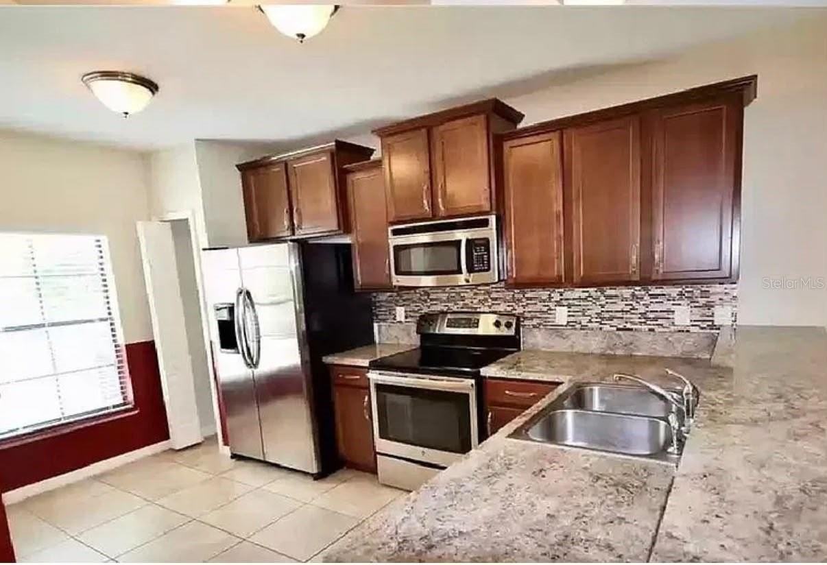 5441 Windsor Lake Cir - Photo 2 of 12