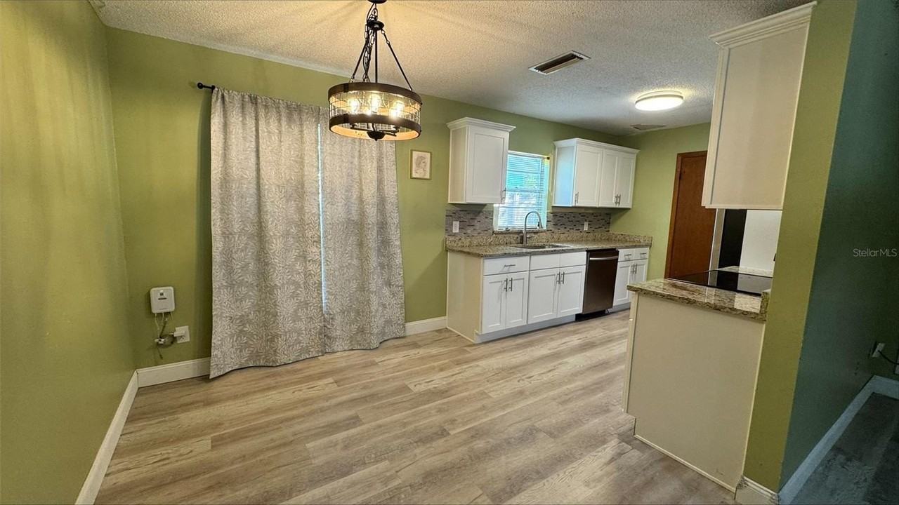 1811 Ne 29th Pl - Photo 5 of 15