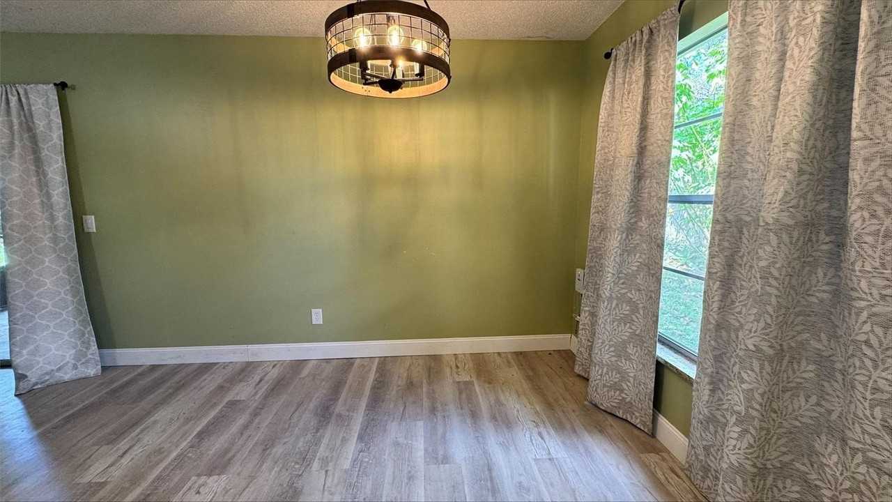 1811 Ne 29th Pl - Photo 7 of 15