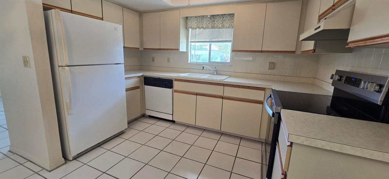6395 Sw 109th St - Photo 3 of 12