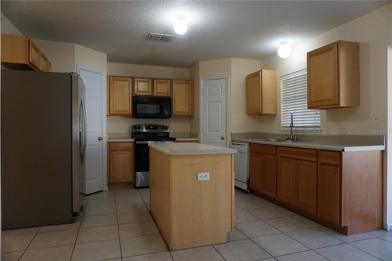 442 Hammerstone Ave - Photo 4 of 22