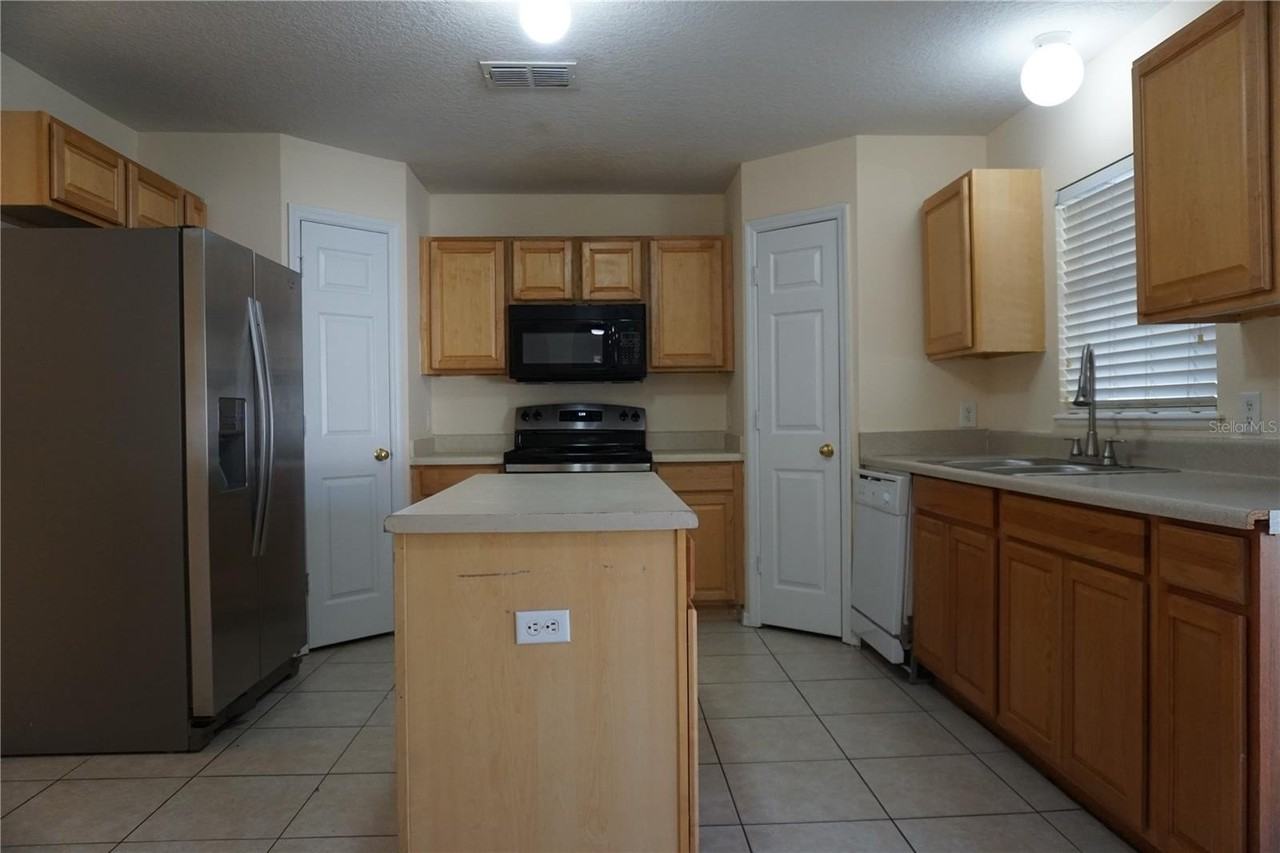 442 Hammerstone Ave - Photo 5 of 22