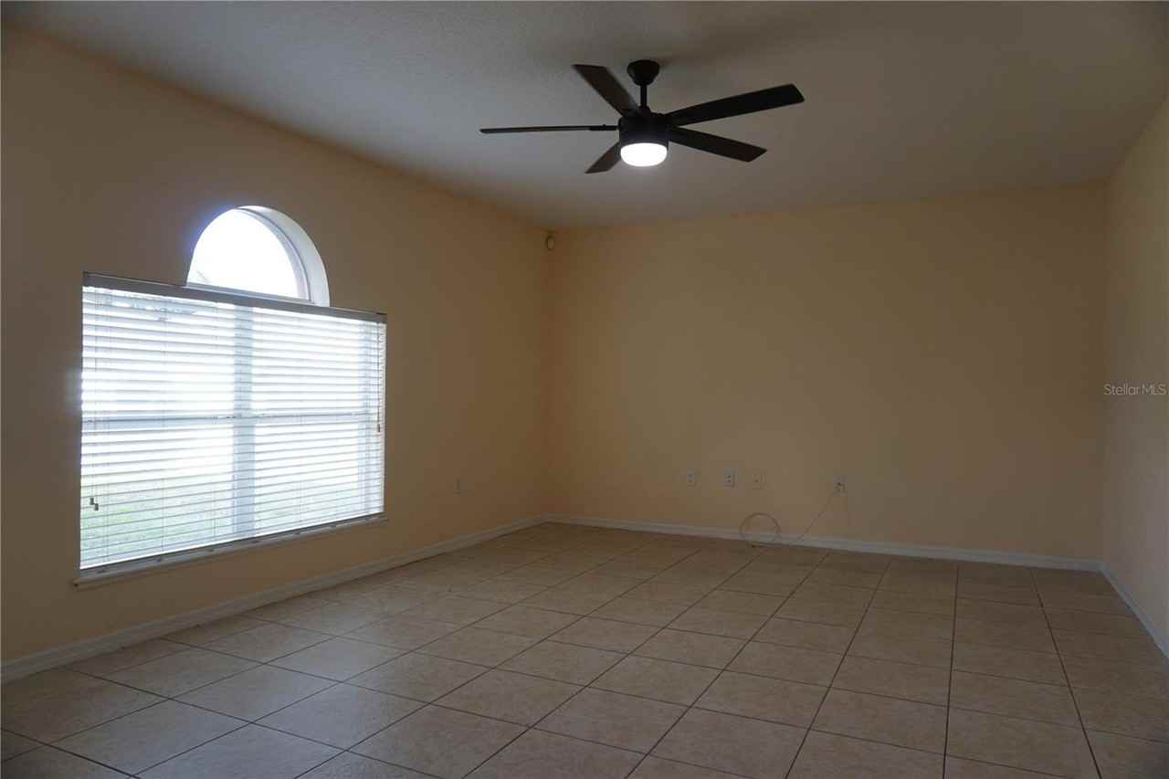 442 Hammerstone Ave - Photo 7 of 22