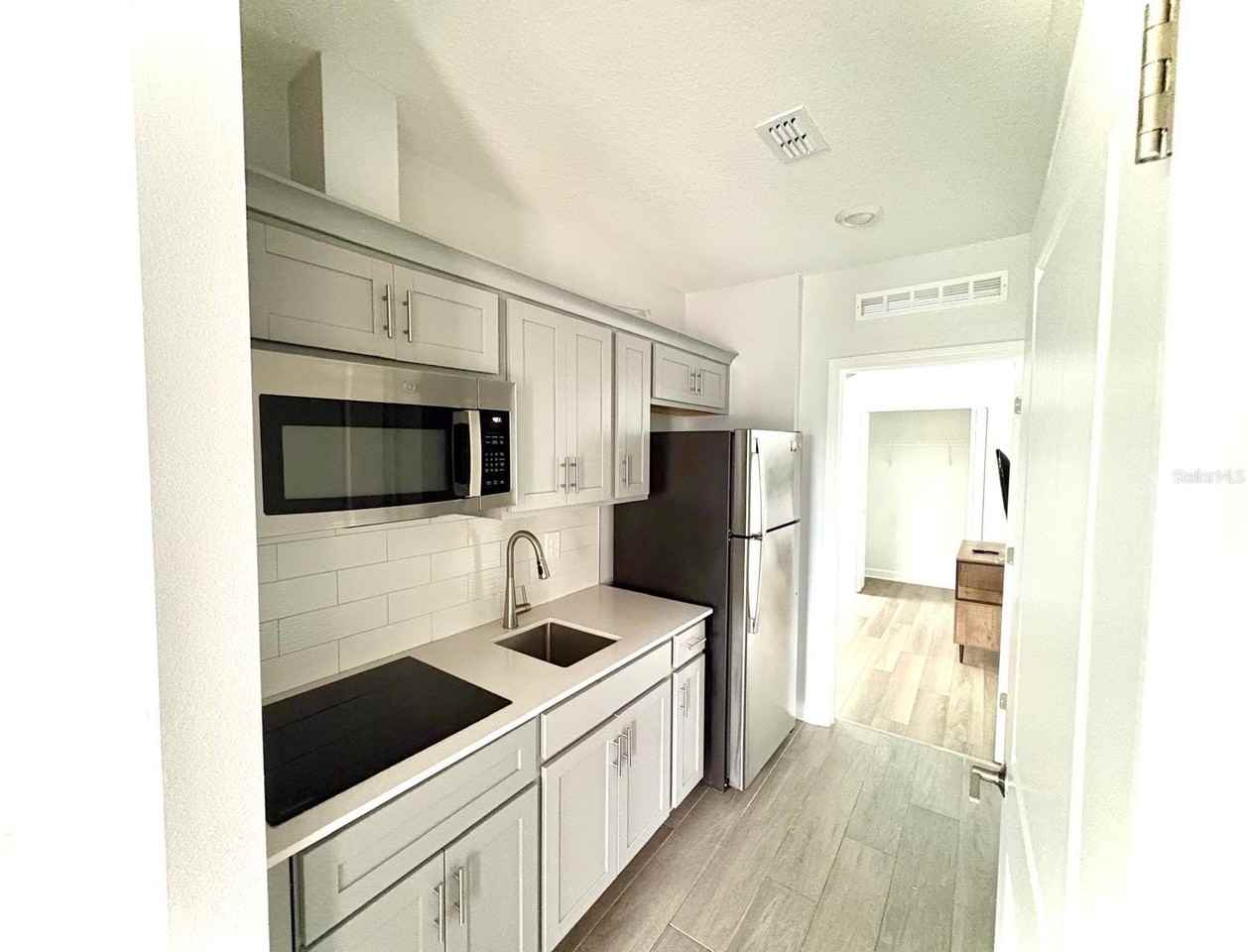 3087 Park Vale Rd - Photo 3 of 6