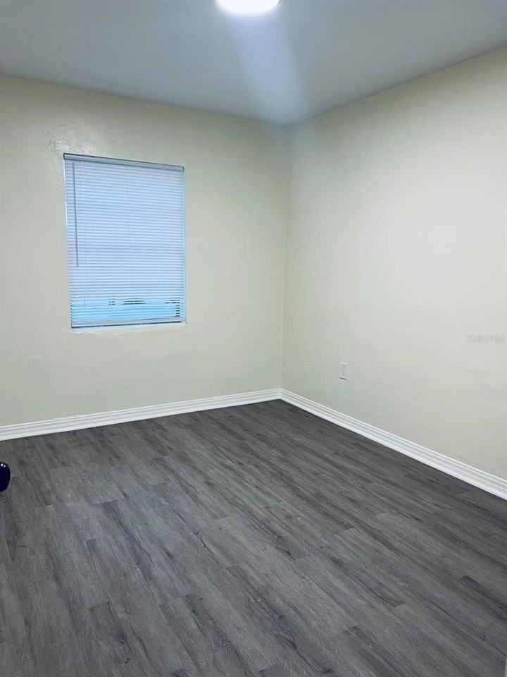 621 Hollingsworth Rd #621 - Photo 5 of 11