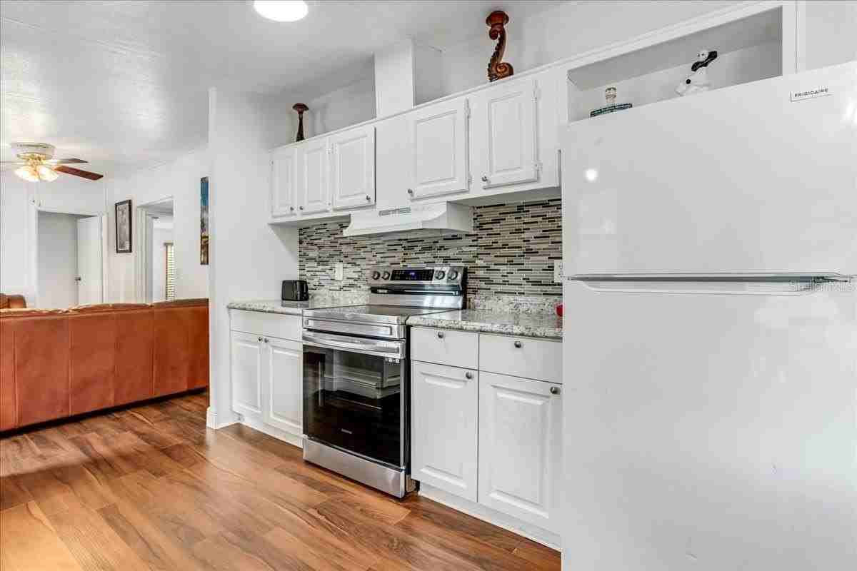 33608 Mandrake Rd - Photo 3 of 34