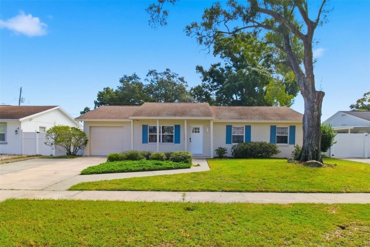 6409 Rosewood Dr - Photo 3 of 35
