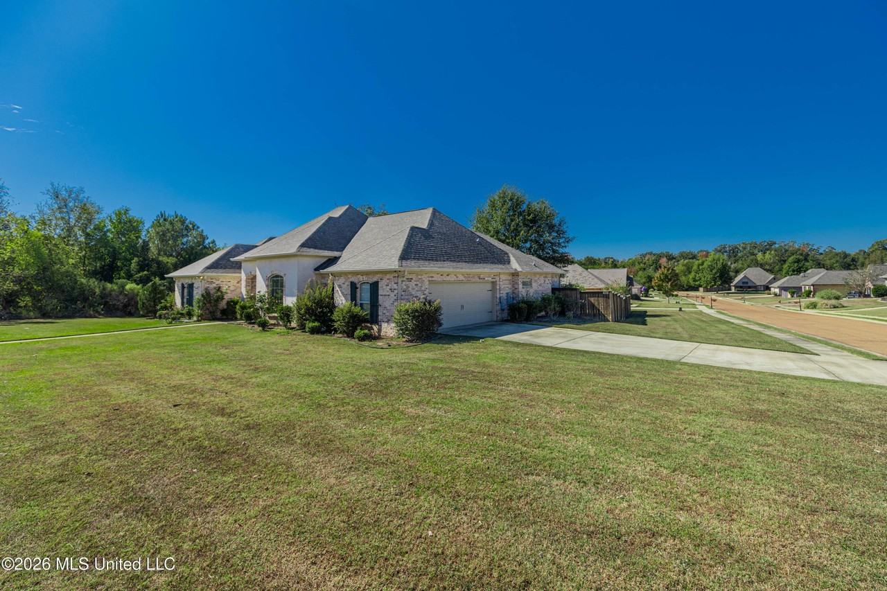 157 Hampton Hills Blvd - Photo 3 of 50