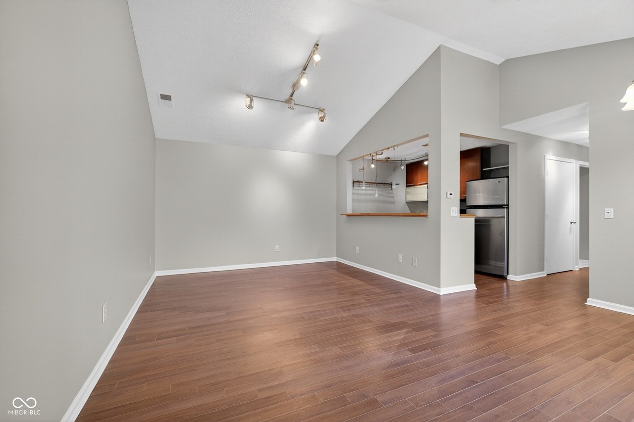 1737 E 56th St #H - Photo 4 of 27
