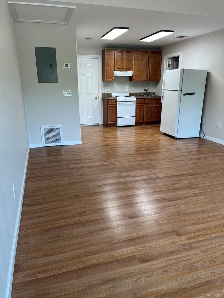 2064 E Main St - Photo 3 of 8