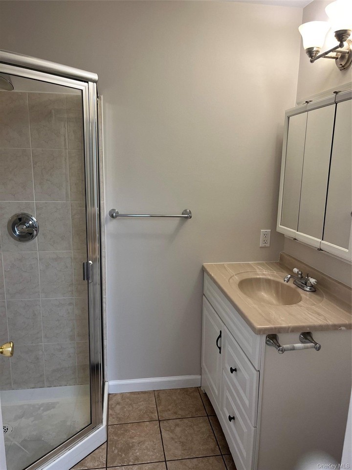 2064 E Main St - Photo 6 of 8