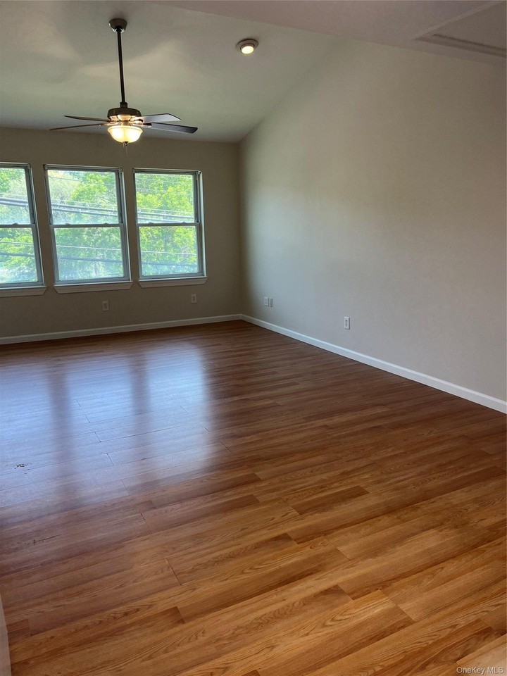2064 E Main St - Photo 7 of 8