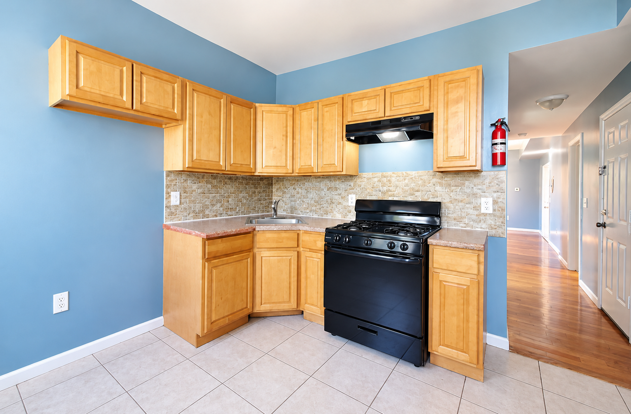 720 S 15th St #2C