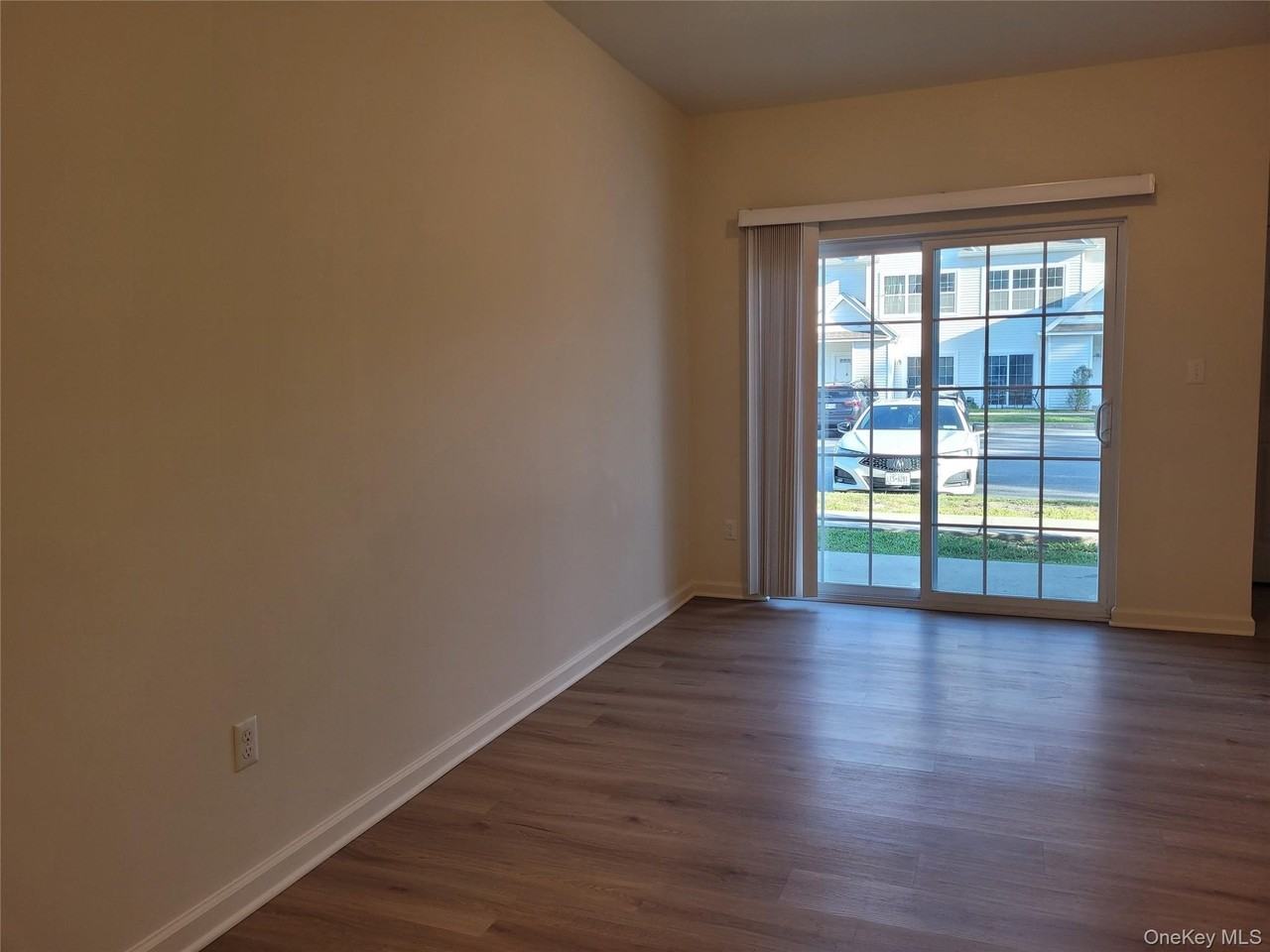 81 Ruth Ct - Photo 4 of 15
