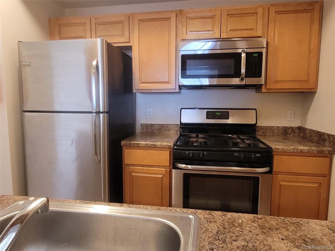 81 Ruth Ct - Photo 6 of 15