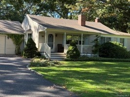 featured image of 61 Aspatuck Rd WHB Aspatuck