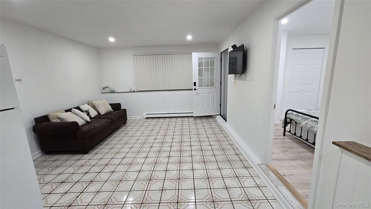 105 Jefferson Rd - Photo 2 of 6