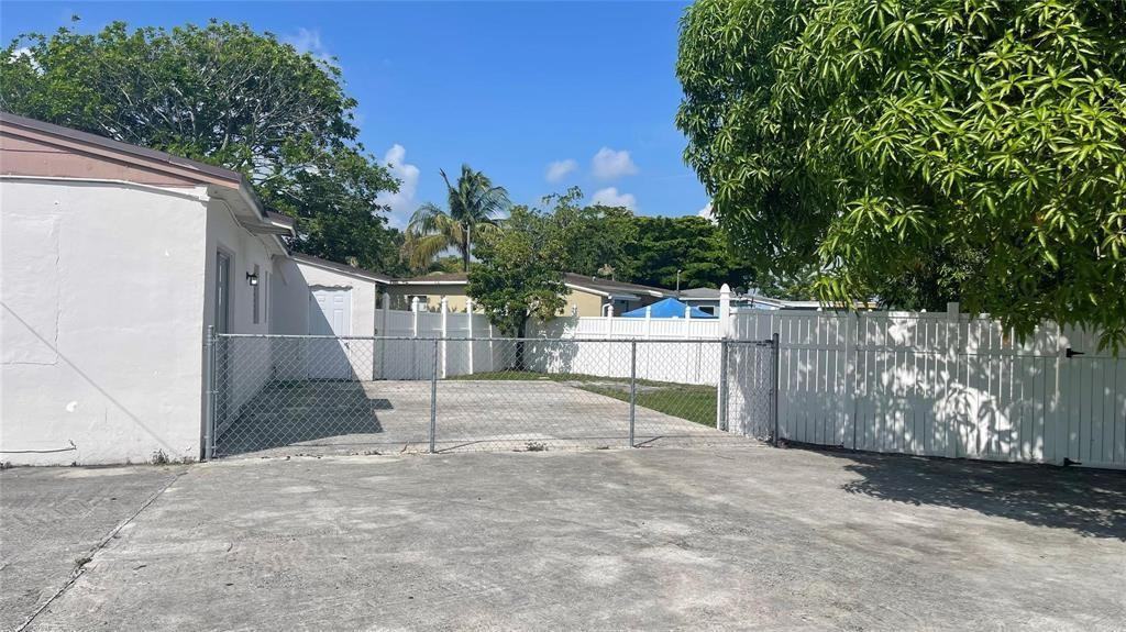 1519 Nw 12th Ct - Photo 2 of 3